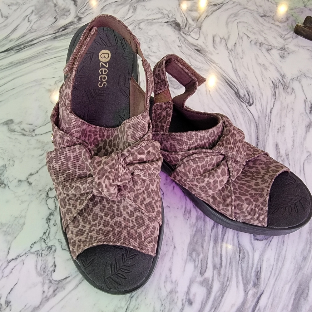 Bzees Daisy Washable Slingback Sandal Leopard Size 8 Medium NWOT